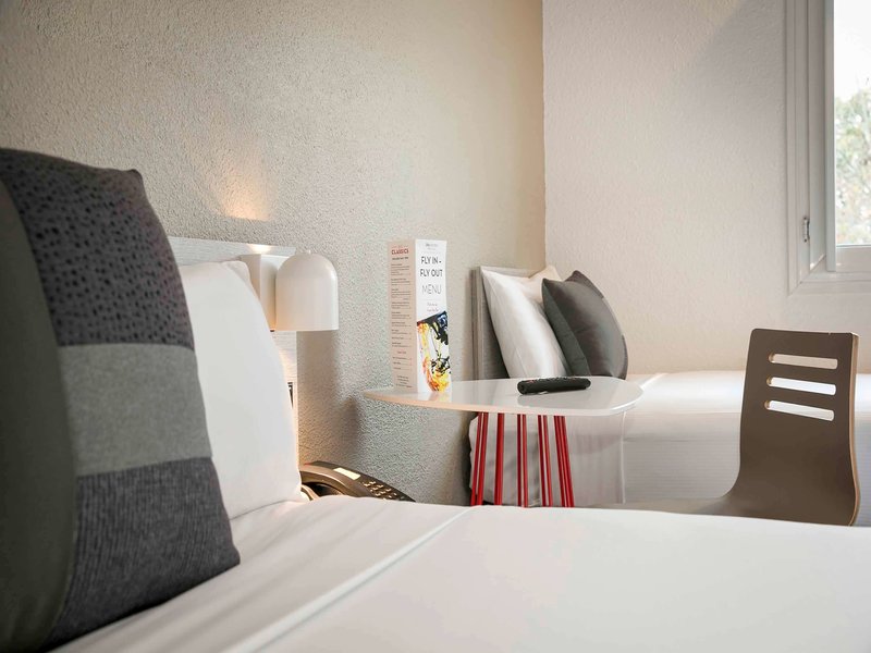 Ibis Sydney Airport - 672