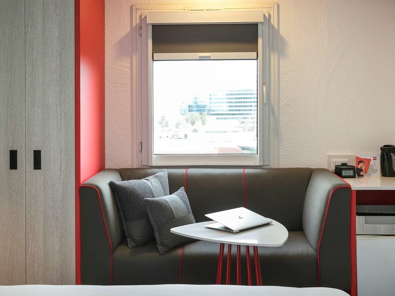 Ibis Sydney Airport - 672