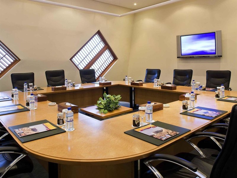 Mercure Grand Jebel Hafeet Al Ain Hotel - 674