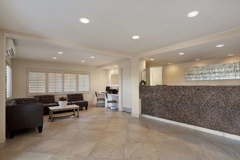 Days Inn San Diego Hotel Circle Near Seaworld - 706