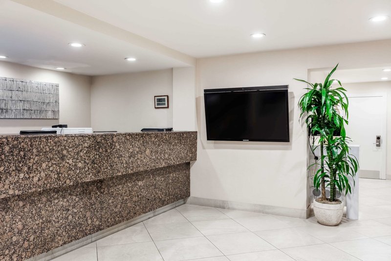 Days Inn San Diego Hotel Circle Near Seaworld - 706