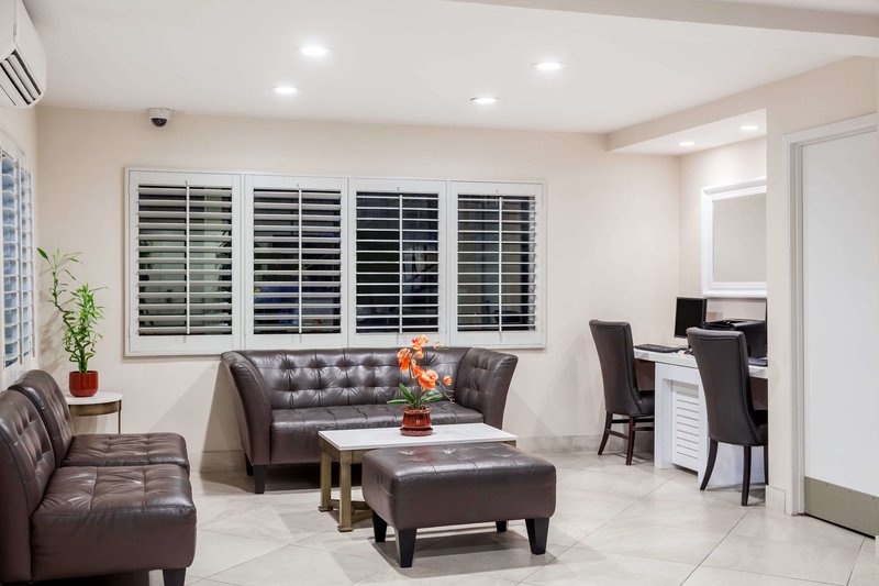 Days Inn San Diego Hotel Circle Near Seaworld - 706