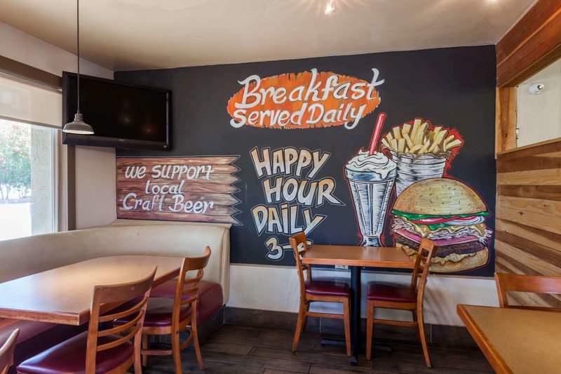 Days Inn San Diego Hotel Circle Near Seaworld - 706