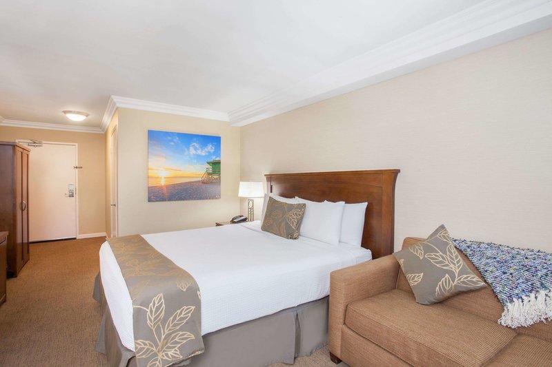 Days Inn San Diego Hotel Circle Near Seaworld - 706