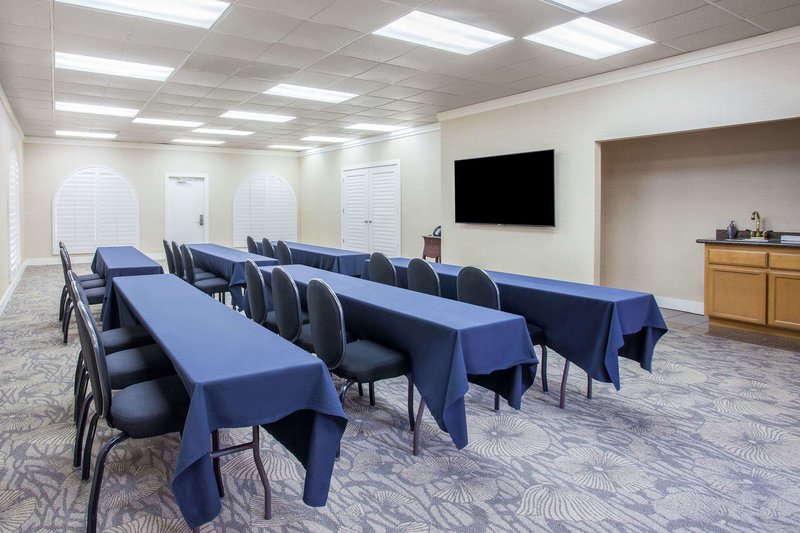 Days Inn San Diego Hotel Circle Near Seaworld - 706