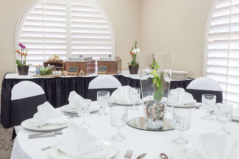 Days Inn San Diego Hotel Circle Near Seaworld - 706