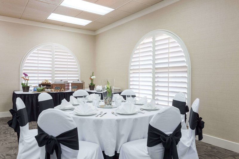 Days Inn San Diego Hotel Circle Near Seaworld - 706