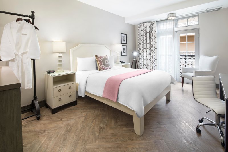 Hollywood Hotel - 709