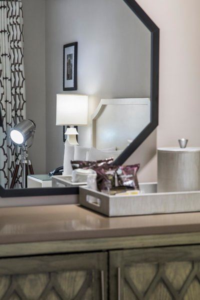 Hollywood Hotel - 709