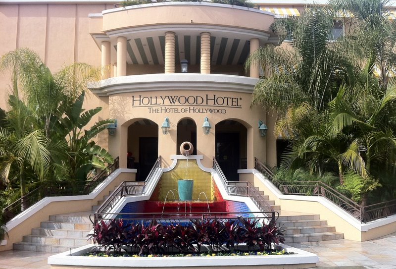 Hollywood Hotel - 709