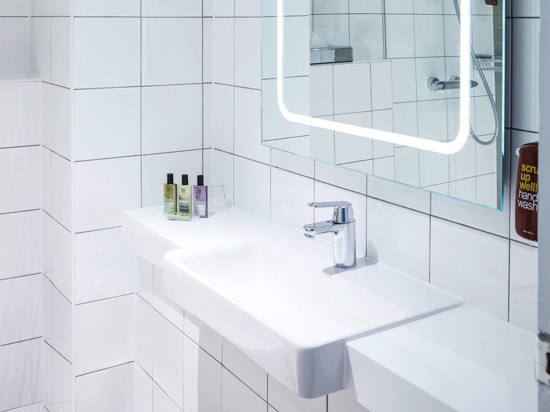 Mercure Telford Centre Hotel - 712