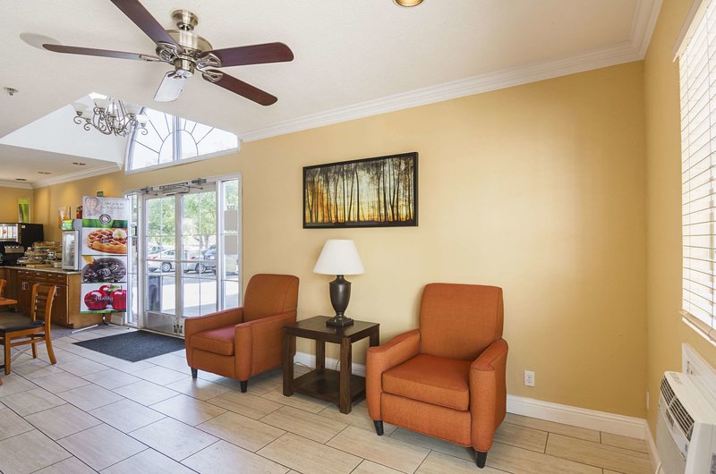 Quality Inn Fresno Yosemite Airport - 729