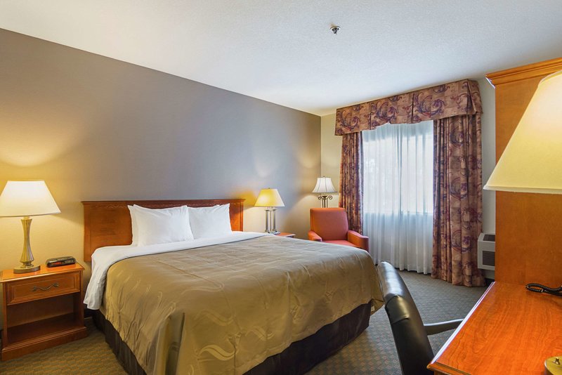 Quality Inn Fresno Yosemite Airport - 729