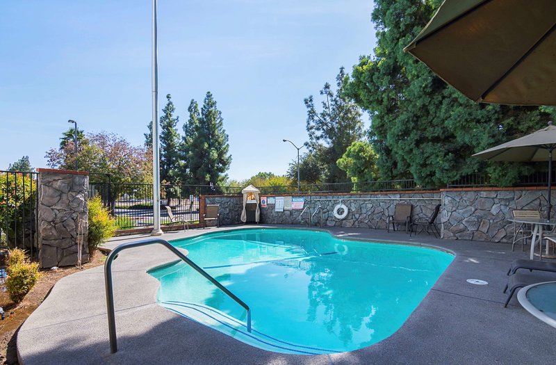 Quality Inn Fresno Yosemite Airport - 729