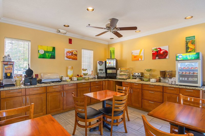 Quality Inn Fresno Yosemite Airport - 729