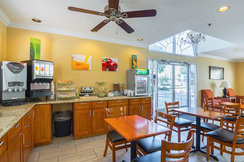 Quality Inn Fresno Yosemite Airport - 729