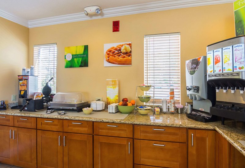 Quality Inn Fresno Yosemite Airport - 729