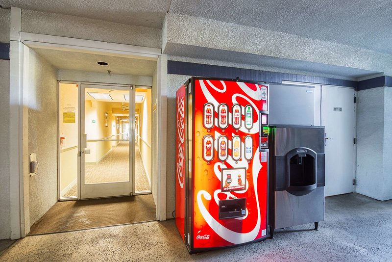 Quality Inn Fresno Yosemite Airport - 729