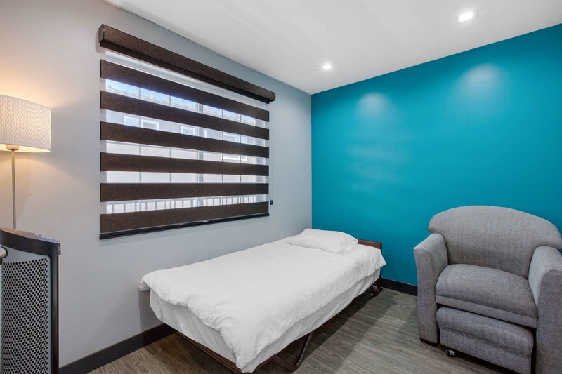 Quality Inn Near Hollywood Walk Of Fame - 730