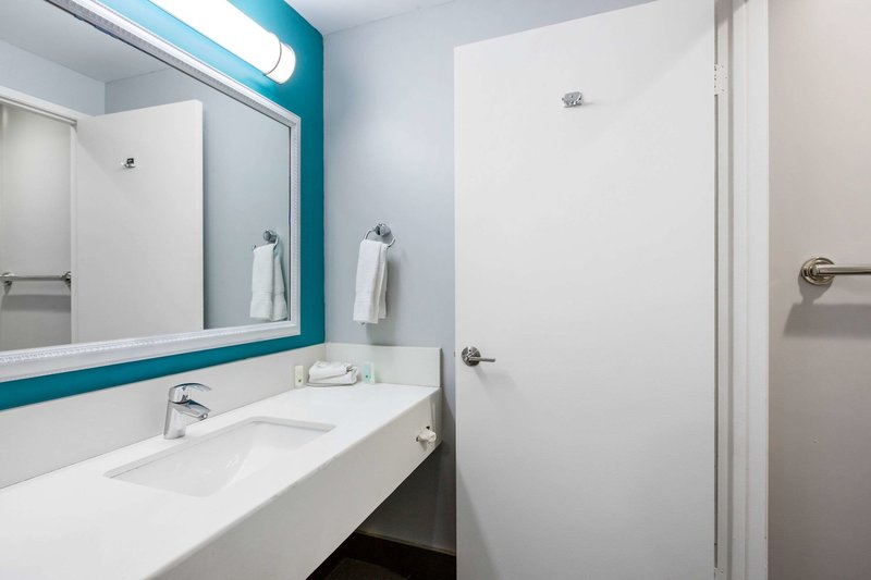 Quality Inn Near Hollywood Walk Of Fame - 730