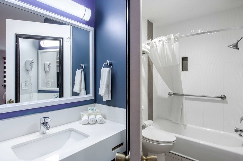 Quality Inn Near Hollywood Walk Of Fame - 730