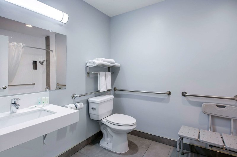 Quality Inn Near Hollywood Walk Of Fame - 730