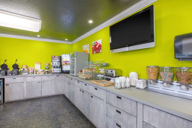 Quality Inn Near Hollywood Walk Of Fame - 730