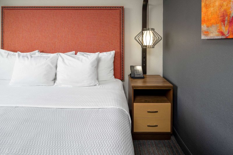 La Quinta Inn & Suites Lax - 795