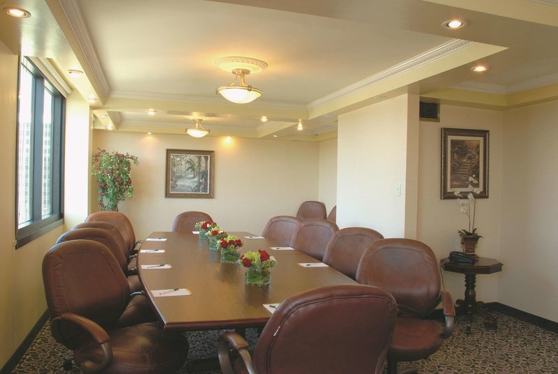 La Quinta Inn & Suites Lax - 795