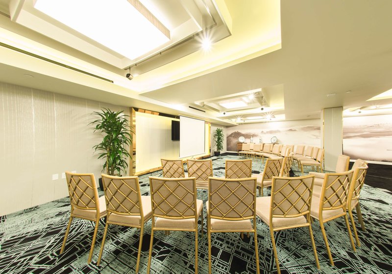 Fusion Boutique Hotel - 818