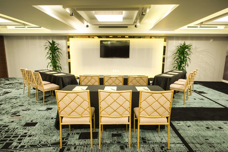 Fusion Boutique Hotel - 818