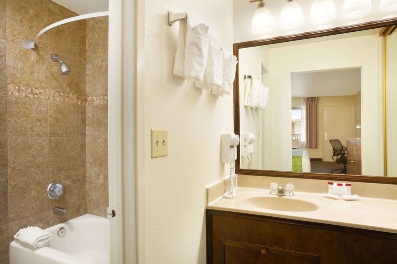 Ramada San Diego North Hotel & Conference Center - 819