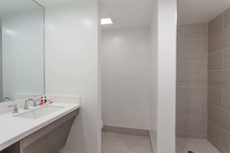 Ramada San Diego North Hotel & Conference Center - 819