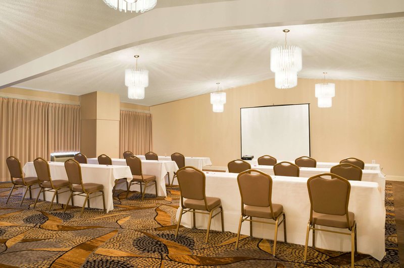 Ramada San Diego North Hotel & Conference Center - 819