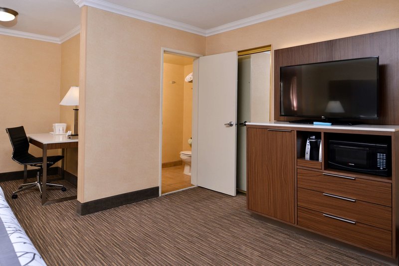 Best Western Hollywood Plaza Inn - 820