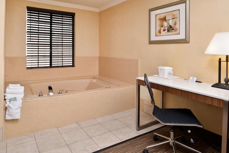 Best Western Hollywood Plaza Inn - 820