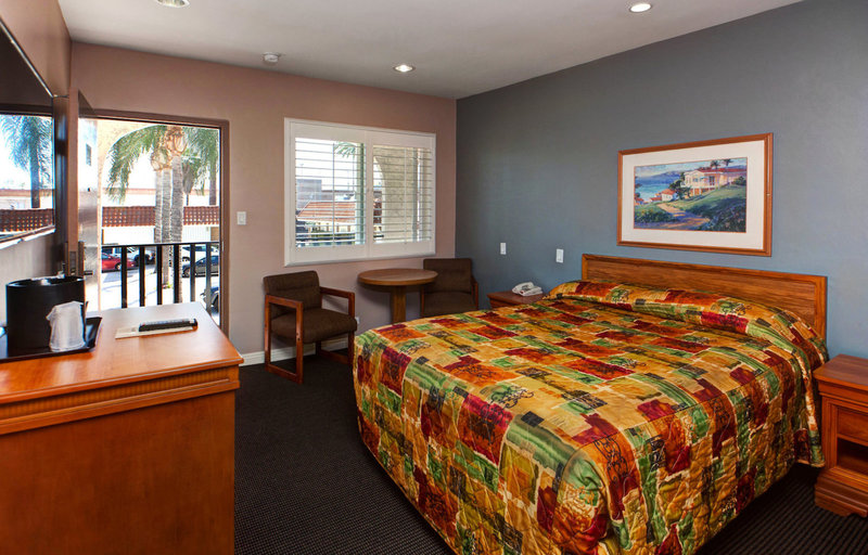 Dunes Inn Sunset - 822