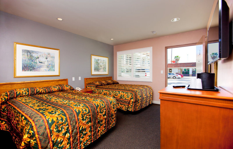 Dunes Inn Sunset - 822