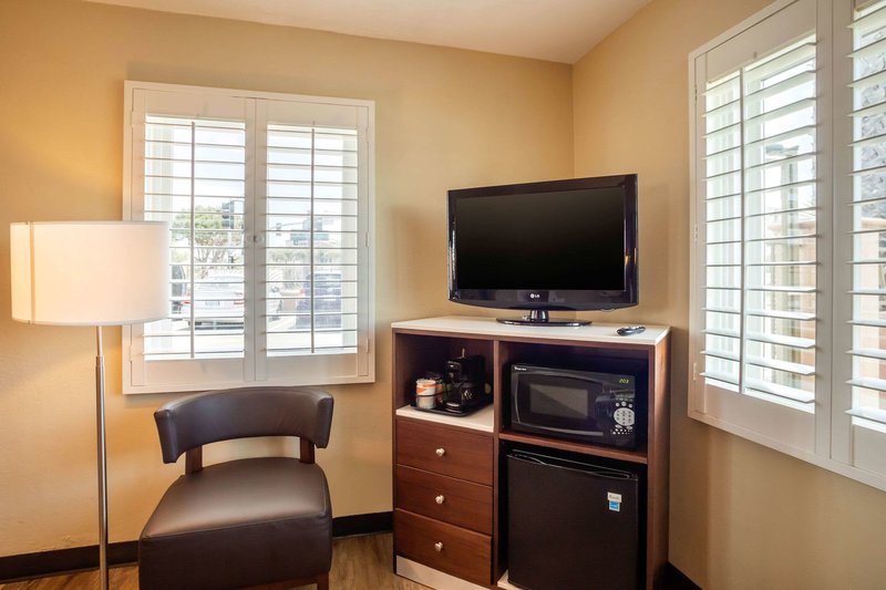 Comfort Inn At The Harbor - 823