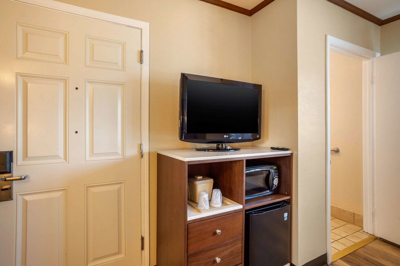 Comfort Inn At The Harbor - 823