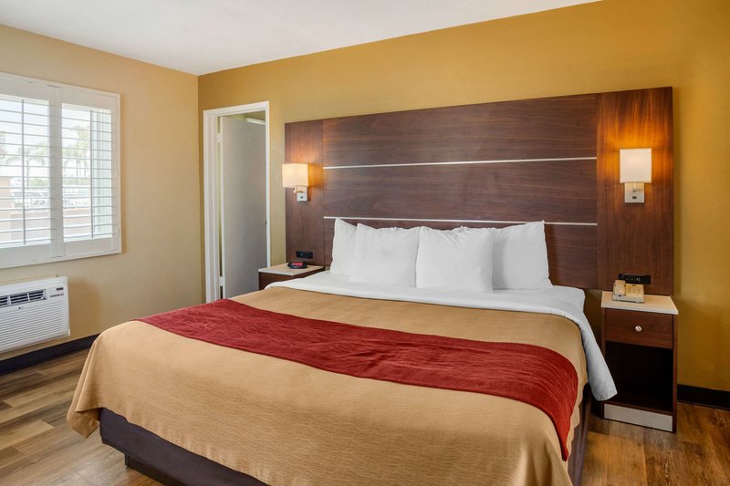 Comfort Inn At The Harbor - 823