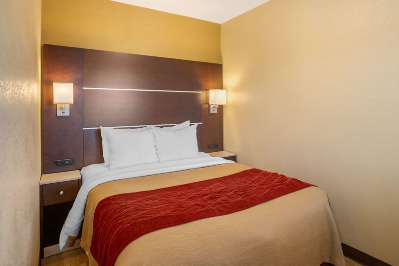 Comfort Inn At The Harbor - 823