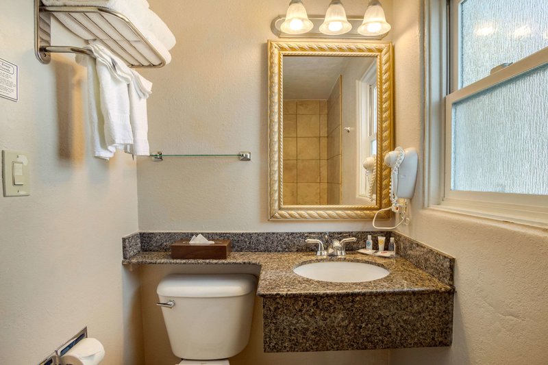 Comfort Inn At The Harbor - 823