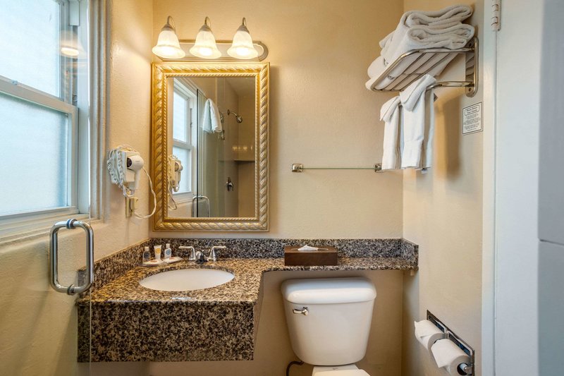 Comfort Inn At The Harbor - 823