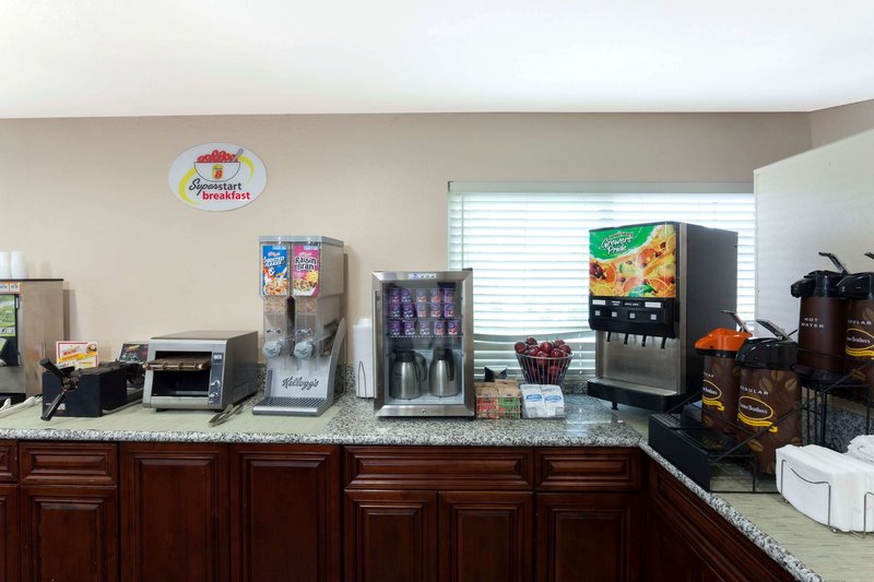 Super 8 By Wyndham San Diego Hotel Circle - 824