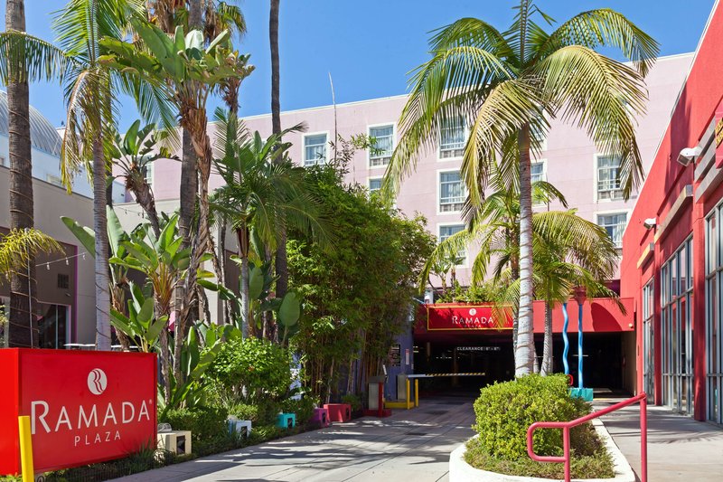 Ramada Plaza By Wyndham West Hollywood Hotel & Suites - 829