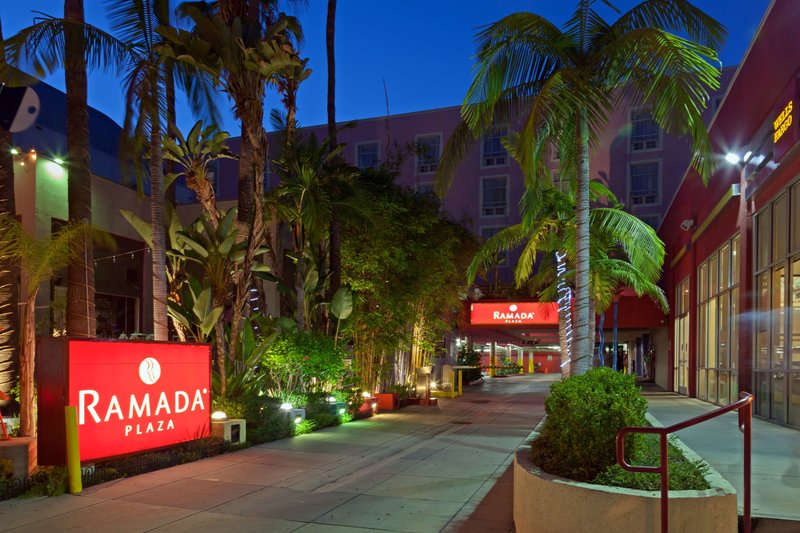 Ramada Plaza By Wyndham West Hollywood Hotel & Suites - 829