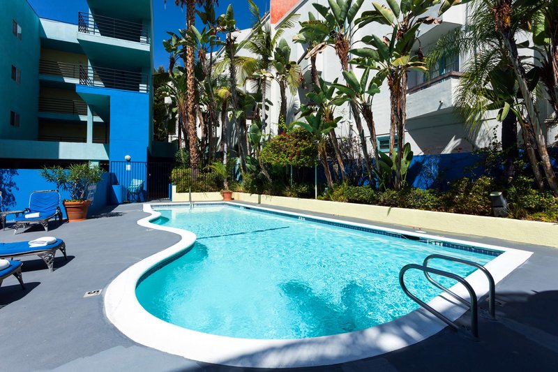 Ramada Plaza By Wyndham West Hollywood Hotel & Suites - 829
