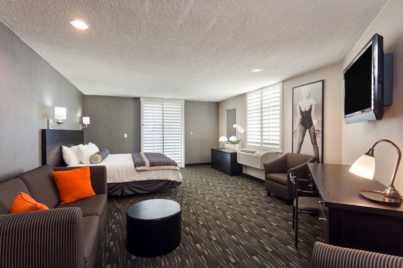 Ramada Plaza By Wyndham West Hollywood Hotel & Suites - 829