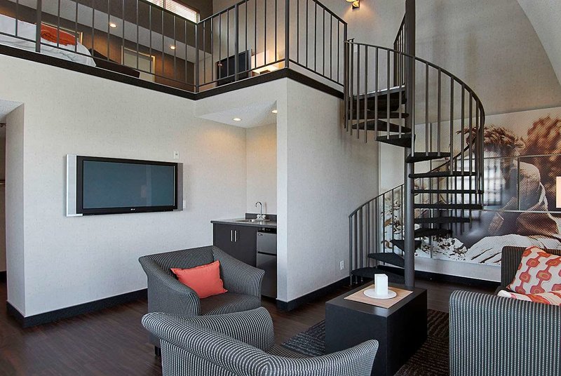 Ramada Plaza By Wyndham West Hollywood Hotel & Suites - 829